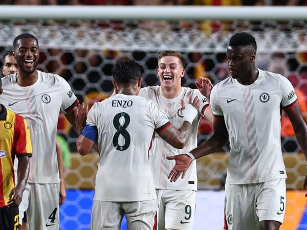 &quot;Çelsi&quot; növbəti mərhələyə darmadağınla yüksəldi