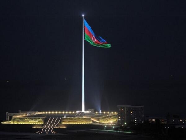 Bayrağımız qarşısında çəkilən bu görüntülər sərt TƏNQİD OLUNDU - <span class="color_red">VİDEO</span>