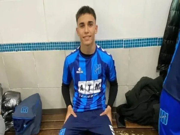 18 yaşlı futbolçu əməliyyatda <span class="color_red">öldü</span>