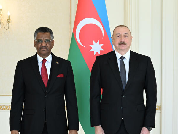 İlham Əliyev Sudanın yeni təyin olunmuş səfirinin etimadnaməsini qəbul edib - FOTO