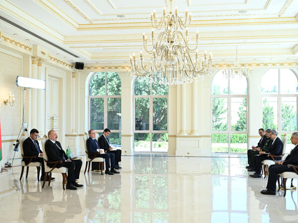 İlham Əliyev İranın Azərbaycanda yeni təyin olunmuş səfirinin etimadnaməsini qəbul edib - FOTO