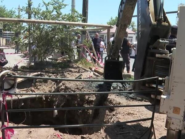 “Lyuk”a düşən 27 yaşlı gəncin yaxınları danışdı - <span class="color_red">VİDEO</span>