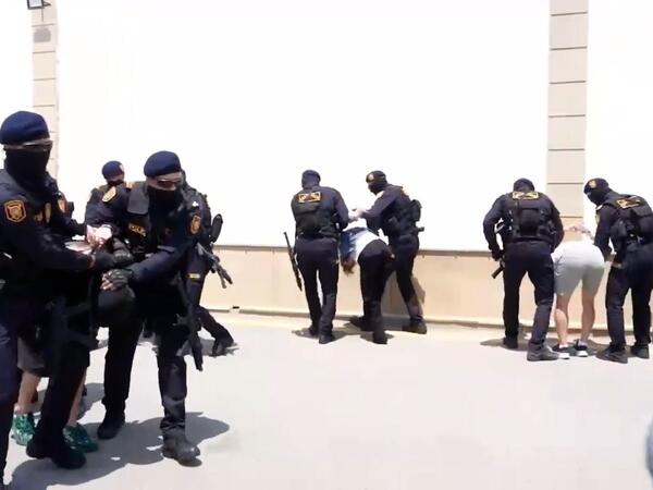 İrandan narkotik vasitələrin tranziti ilə bağlı saxlanılan Rusiya vətəndaşları məhkəməyə gətirilib