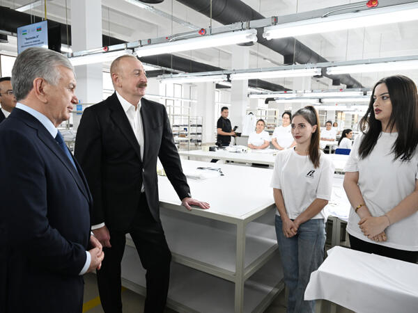 Azərbaycan və Özbəkistan prezidentləri Xankəndidəki “Businesstex JV” tikiş fabrikinin fəaliyyəti ilə tanış olublar - FOTO