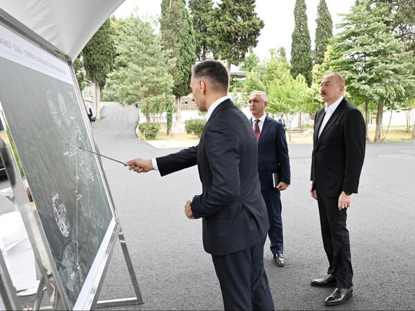 Prezident İlham Əliyev Xankəndi-Şuşa kanat yolunun inşası üçün seçilmiş əraziyə baxıb
