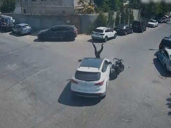 Motosikletçiyə yol vermədi, qəzaya səbəb oldu - <span class="color_red">VİDEO</span>