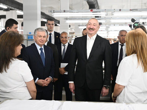 İlham Əliyev və Şavkat Mirziyoyev Xankəndidə sakinlərlə səmimi söhbət ediblər - <span class="color_red">VİDEO</span>