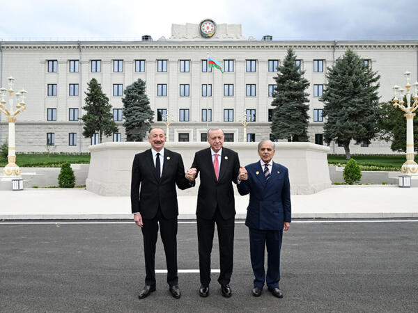 İlham Əliyevin Xankəndində Ərdoğan və Şahbaz Şəriflə səmimi söhbəti - <span class="color_red">VİDEO - FOTO</span>