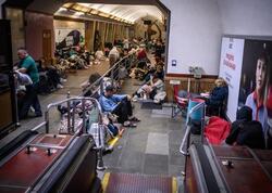 Kiyevdə əhali metroya sığındı - VİDEO