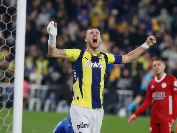 39 yaşlı Ceko bu klubda oynayacaq