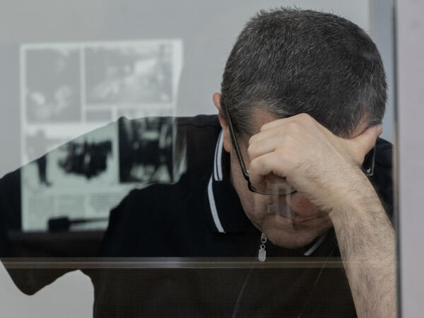 &quot;Kömək üçün adam çağırmaq istəyəndə üstümüzə qumbara atdılar&quot; – MƏHKƏMƏ