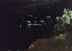 Çimərliyə gedən yolda &quot;Range Rover&quot; aşdı - 2 yaralı var - FOTO