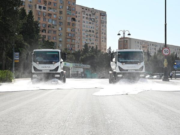 Paytaxt küçələri belə yuyuldu - FOTO
