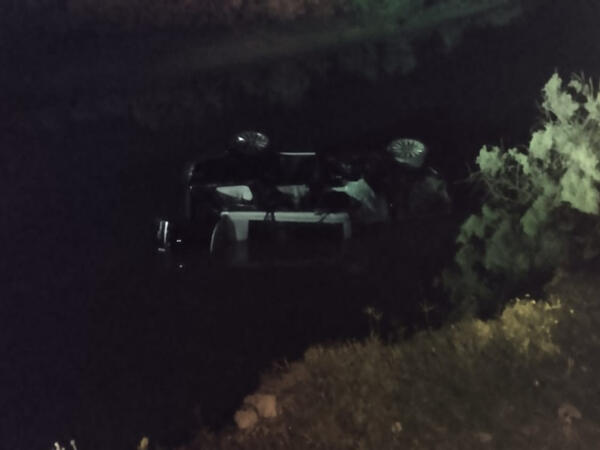 Çimərliyə gedən yolda &quot;Range Rover&quot; aşdı - 2 yaralı var - FOTO