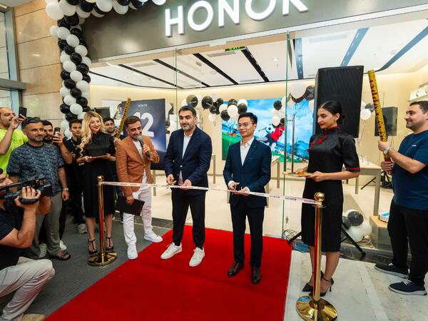 HONOR Azərbaycanda ilk rəsmi brend mağazasını açdı - FOTO