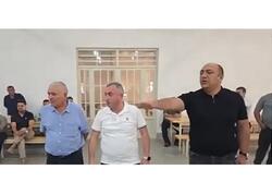 Azərbaycanlı deputat seçiciyə çaynik atdı - <span class="color_red">VİDEO</span>