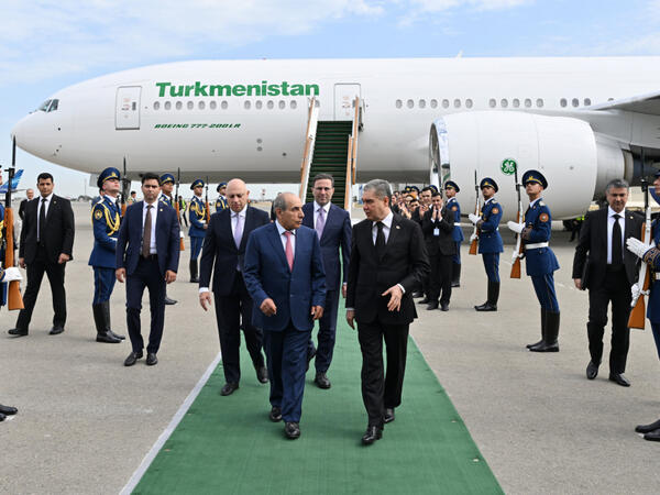 Türkmənistan Xalq Məsləhətinin sədri Qurbanqulu Berdiməhəmmədov Azərbaycana səfərə gəlib - FOTO