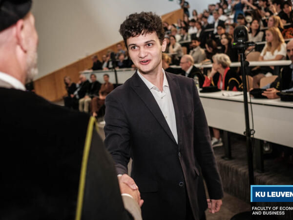 KU Leuven Universitetini 20 yaşlı azərbaycanlı gənc fərqlənmə diplomu ilə bitirib - FOTO
