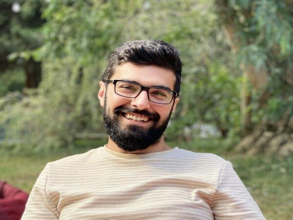 Gənc yazıçımız Türkiyədə ağır qəzaya düşdü - Vəziyyəti ağırdır - FOTO