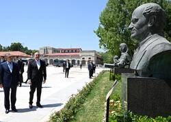 İlham Əliyev və Qurbanqulu Berdiməhəmmədov Bülbülün və Üzeyir Hacıbəylinin gülləbaran edilmiş heykəllərinə baxıblar - <span class="color_red">FOTO</span>
