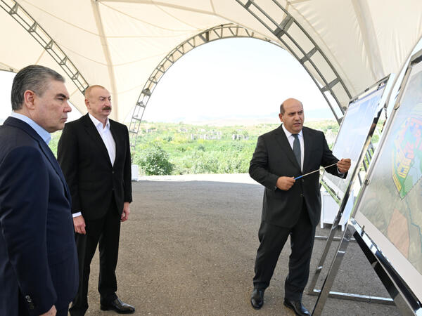 İlham Əliyev və Qurbanqulu Berdiməhəmmədov Füzuli şəhərinin dağıdılmış yerlərinə baxıblar - FOTO