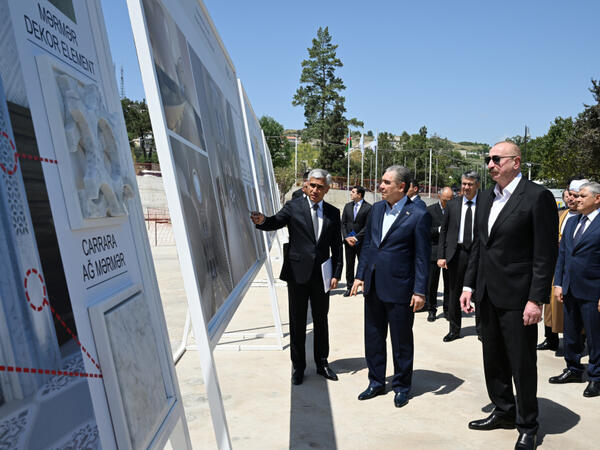 İlham Əliyev və Qurbanqulu Berdiməhəmmədov Yeni Şuşa məscidində tikinti işlərinin gedişi ilə tanış olublar - FOTO