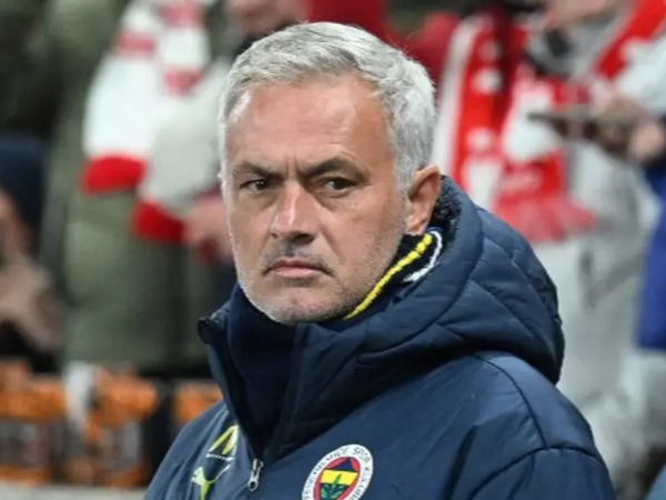 &quot;Fənərbağça&quot;nın yeni transferi Mourinyonu özündən çıxardı