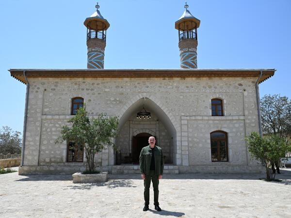 Prezident İlham Əliyev Ağdamın Qiyaslı kəndindəki tarixi məscidin binasının bərpadan sonra açılışında iştirak edib - FOTO