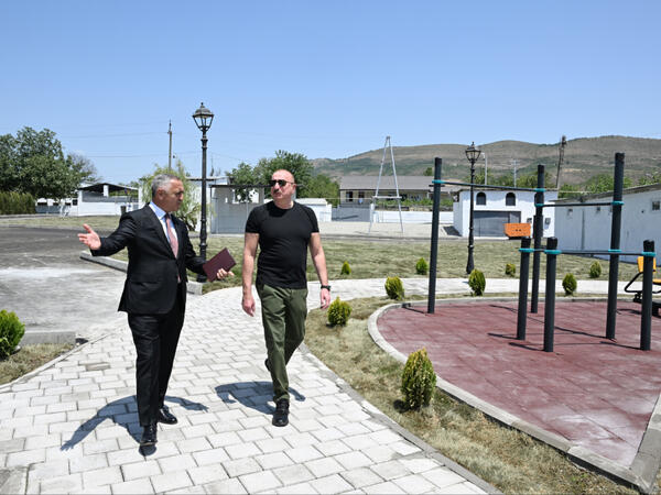 Prezident Xocalının Təzəbinə kəndində görülən işlərlə tanış olub