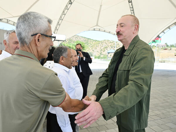 Prezident Təzəbinə və Xanyurdu sakinlərinə: Biz burada əbədi yaşayacağıq, daha heç kim bizi bu yerlərdən çıxara bilməz