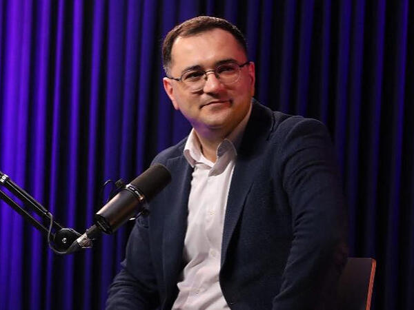 Elvin Dəmirli vəzifəsindən ayrıldı