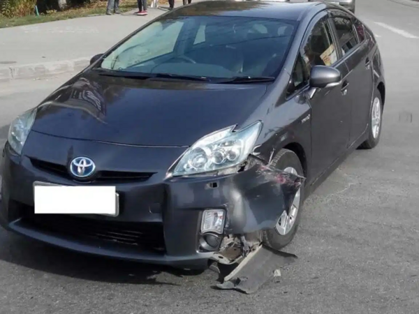 “Prius” yük maşınını AŞIRDI - <span class="color_red">FOTOlar</span>