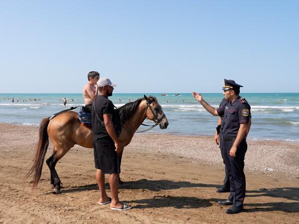 Çimərliklərdə bunlar qadağandır - Polis nəzarətə başladı - FOTO