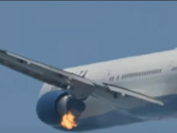 Atlantaya uçan sərnişin təyyarəsi havada alovlandı - <span class="color_red">VİDEO</span>