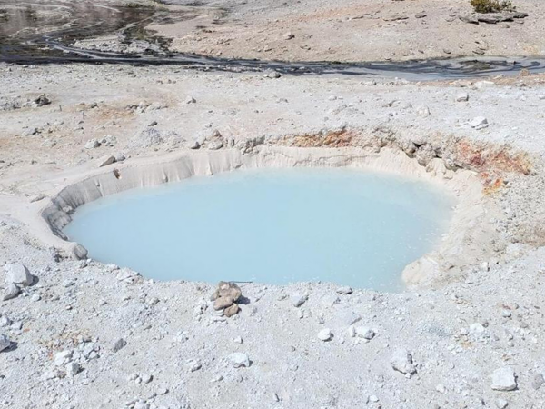 Geoloqlar gözlənilmədən qəribə mavi hovuz tapdı: Onun özəlliyi nədədir?