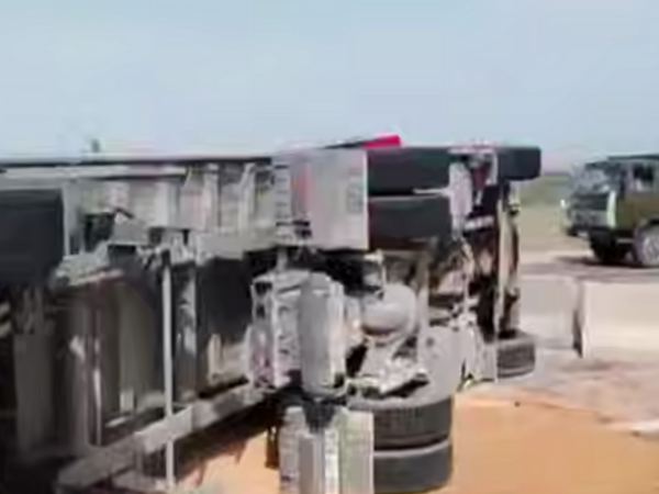 Hacıqabulda TIR aşdı, taxıl yola dağıldı - <span class="color_red">VİDEO</span>