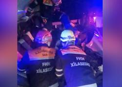Bakıda qəzadan sonra sürücü avtomobildə sıxılı vəziyyətdə qalıb - <span class="color_red">VİDEO</span>
