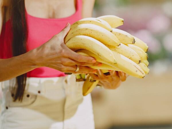 Banan yeyərkən orqanizimdə nə baş verir?