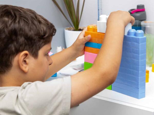 Autizm Spektr Pozuntusu nədir və necə müalicə olunur? – Reabilitoloq izah edir