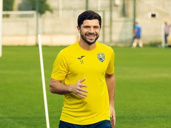 Azərbaycanlı futbolçu Qırğızıstanda debüt oyununda qol vurdu