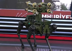 Robot döyüşçülər əsri başladı - Türkiyə raket atan robot itini təqdim etdi