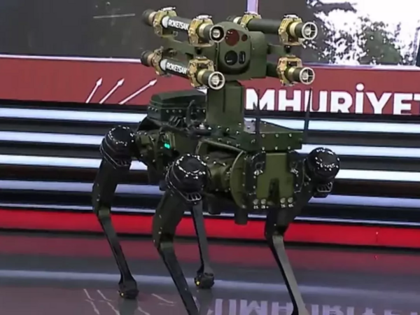 Robot döyüşçülər əsri başladı - Türkiyə raket atan robot itini təqdim etdi