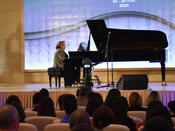 Qəbələ festivalında Üzeyir Hacıbəylinin 140 illiyinə həsr edilmiş konsert təqdim olunub - FOTO