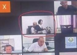 Onlayn iclasda katibəni qucaqlayan deputat işdən qovuldu - FOTO