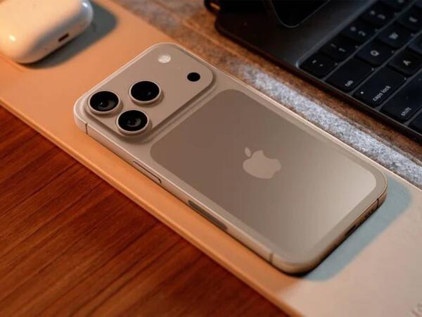 iPhone 17-nin əldən ilk görüntüsü internetə sızdı - FOTO