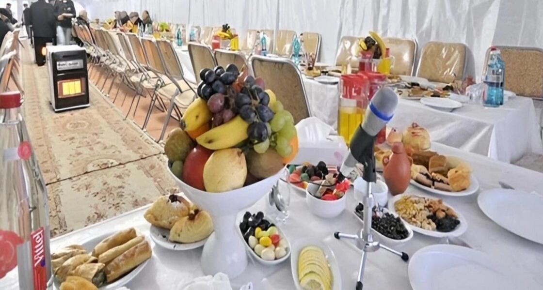 Dostunun yasında öldü