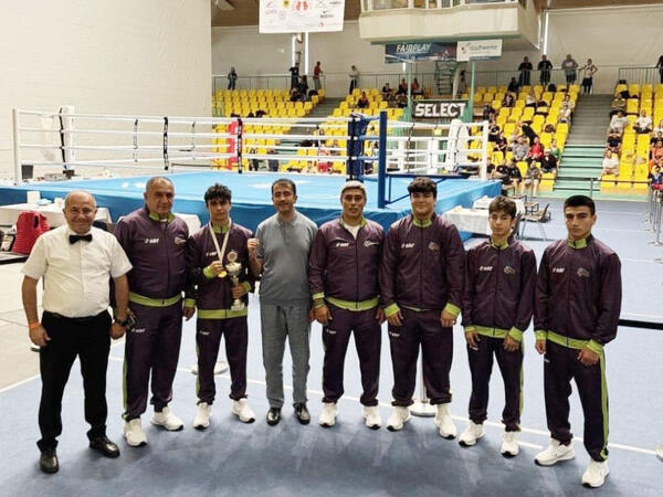 Boksçumuz Almaniyada gümüş medal qazandı