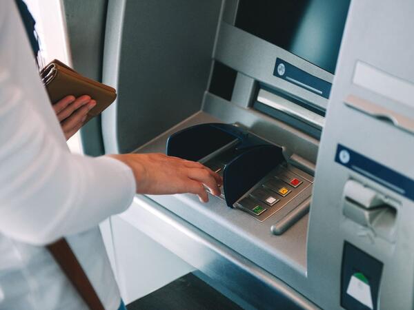 Bu halda pulunuzu bankdan təcili çıxarın - Açıqlama