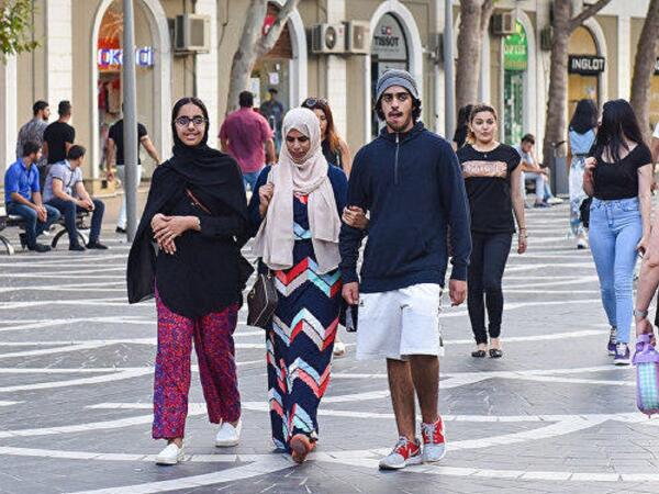 Azərbaycana istirahətə gələn ərəblər VİLLAnın altını-üstünə ÇEVİRDİ - <span class="color_red">VİDEO</span>