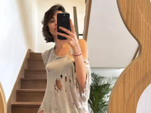 Günay tül geyimi ilə müzakirə yaratdı - FOTO